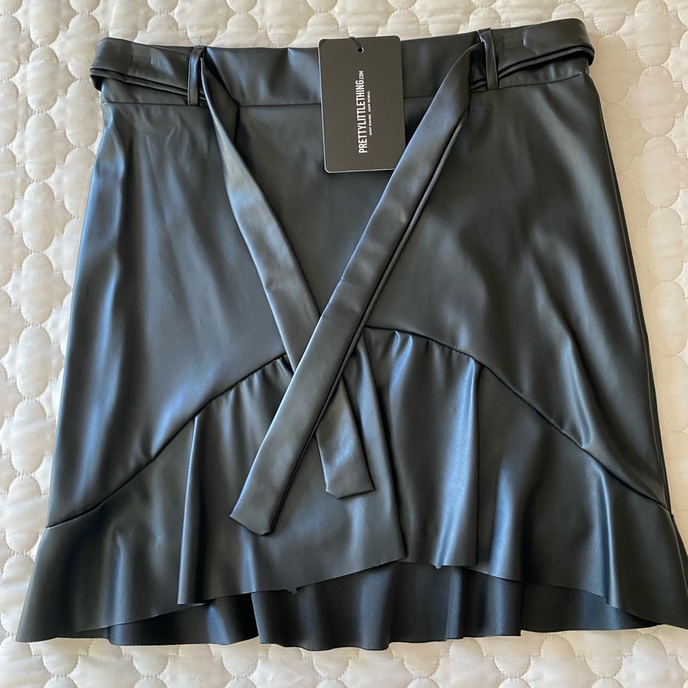 Black faux leather tie waist frill hem mini skirt